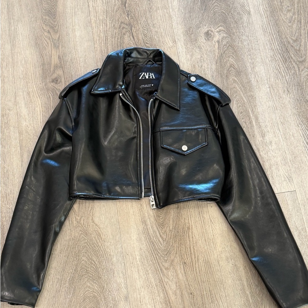 Zara Women's Shiny Black Cropped Leather Jacket